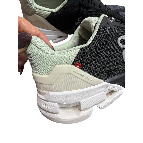 On Cloudflyer 4 Running Shoes Black White Helion CloudTec Women’s Size 10 - Picture 4 of 9
